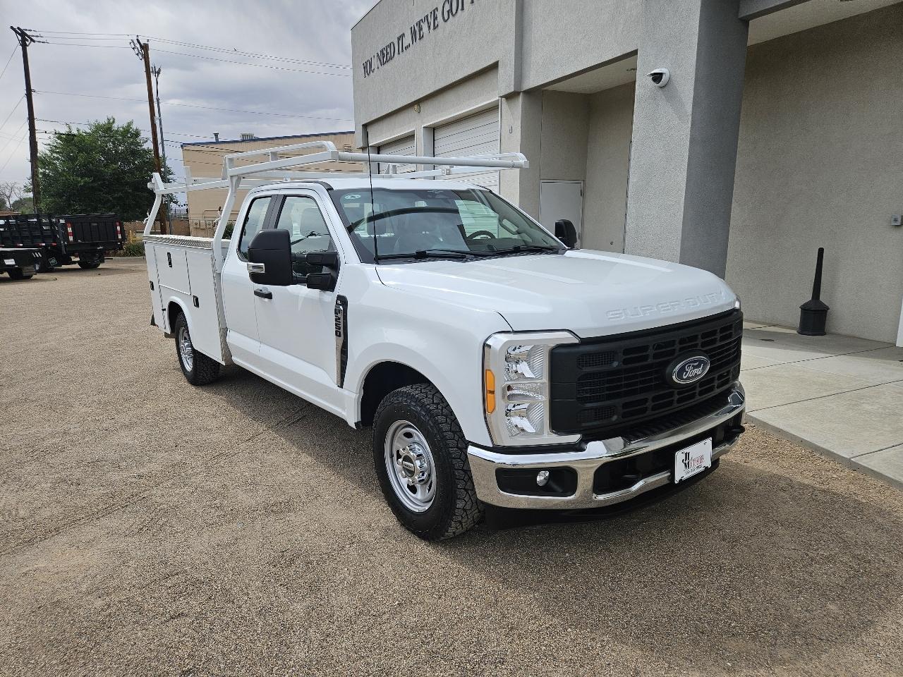 Ford Super Duty F-250 SRW XL 2WD SuperCab 8' Box 2023