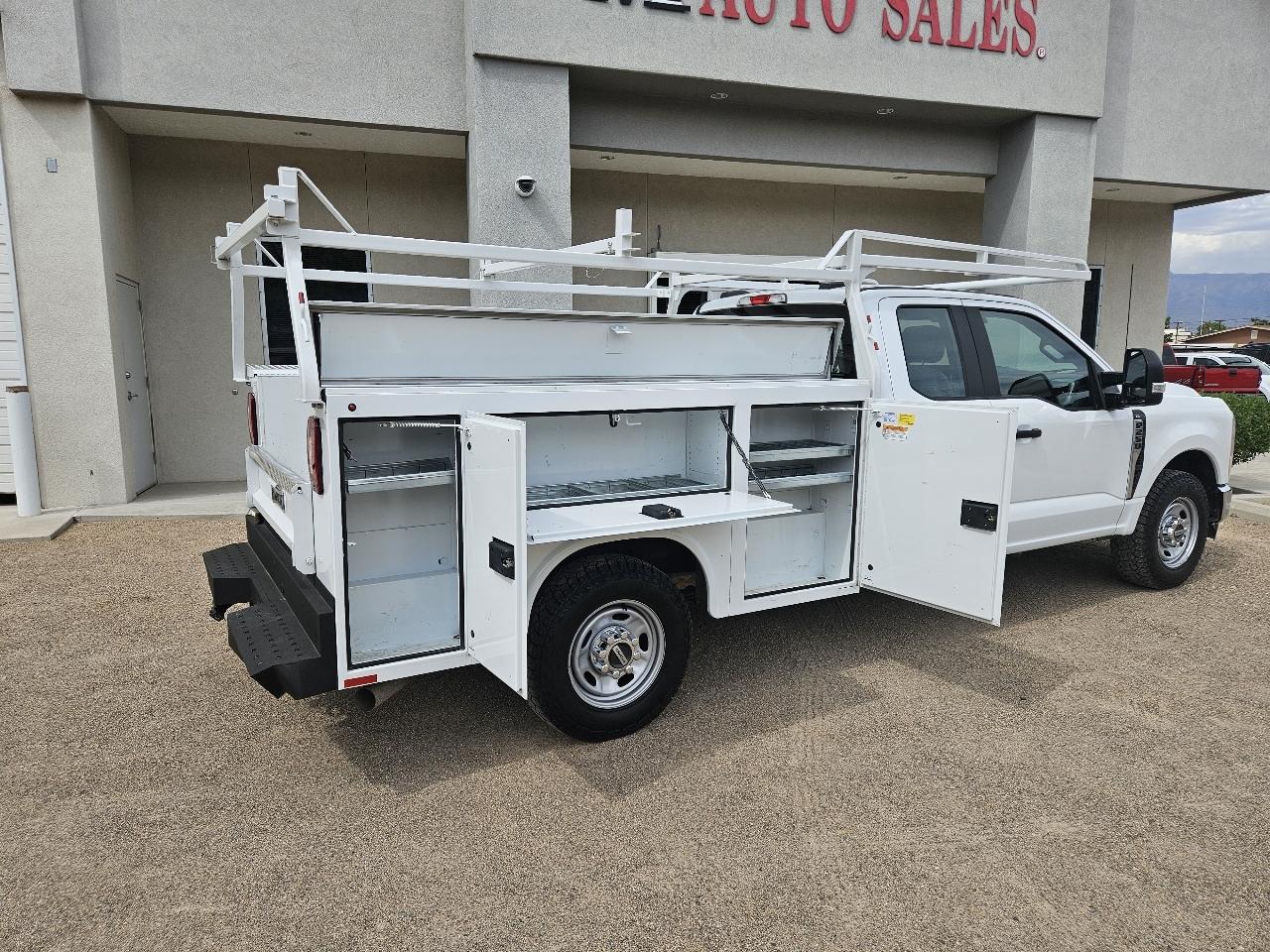 Ford Super Duty F-250 SRW XL 2WD SuperCab 8' Box 2023