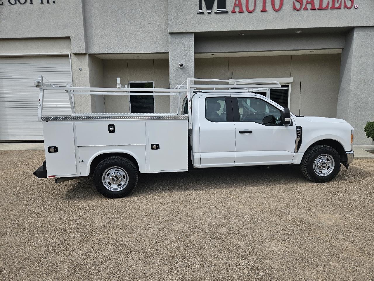 Ford Super Duty F-250 SRW XL 2WD SuperCab 8' Box 2023