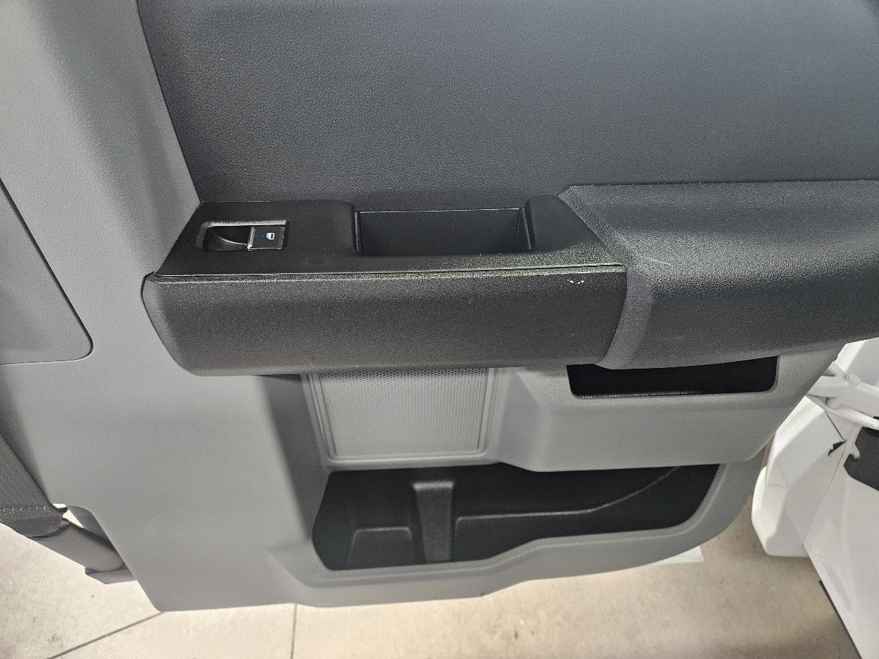 Ford Super Duty F-250 SRW XL 2WD SuperCab 8' Box 2023