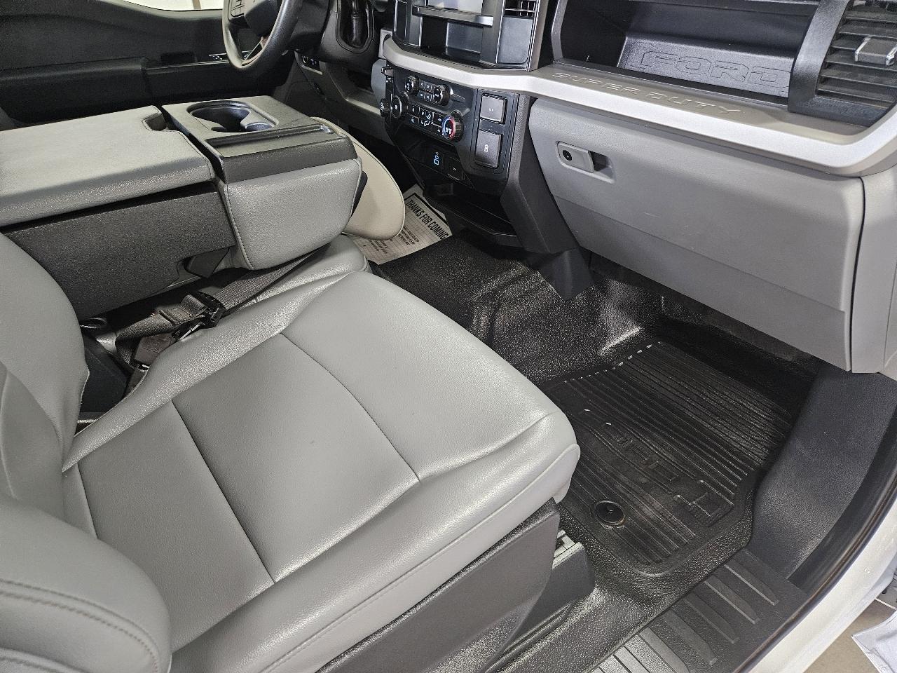 Ford Super Duty F-250 SRW XL 2WD SuperCab 8' Box 2023