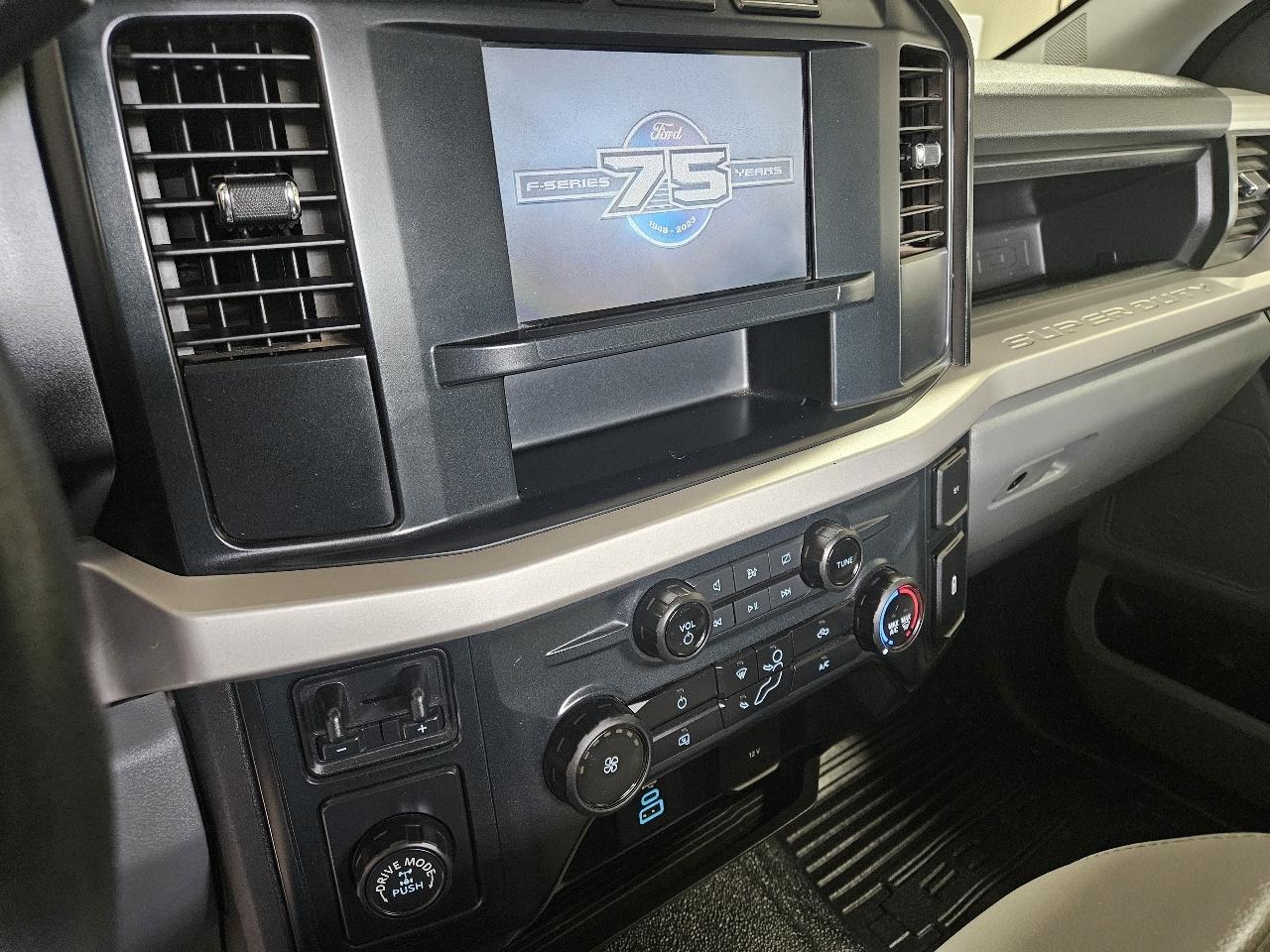 Ford Super Duty F-250 SRW XL 2WD SuperCab 8' Box 2023