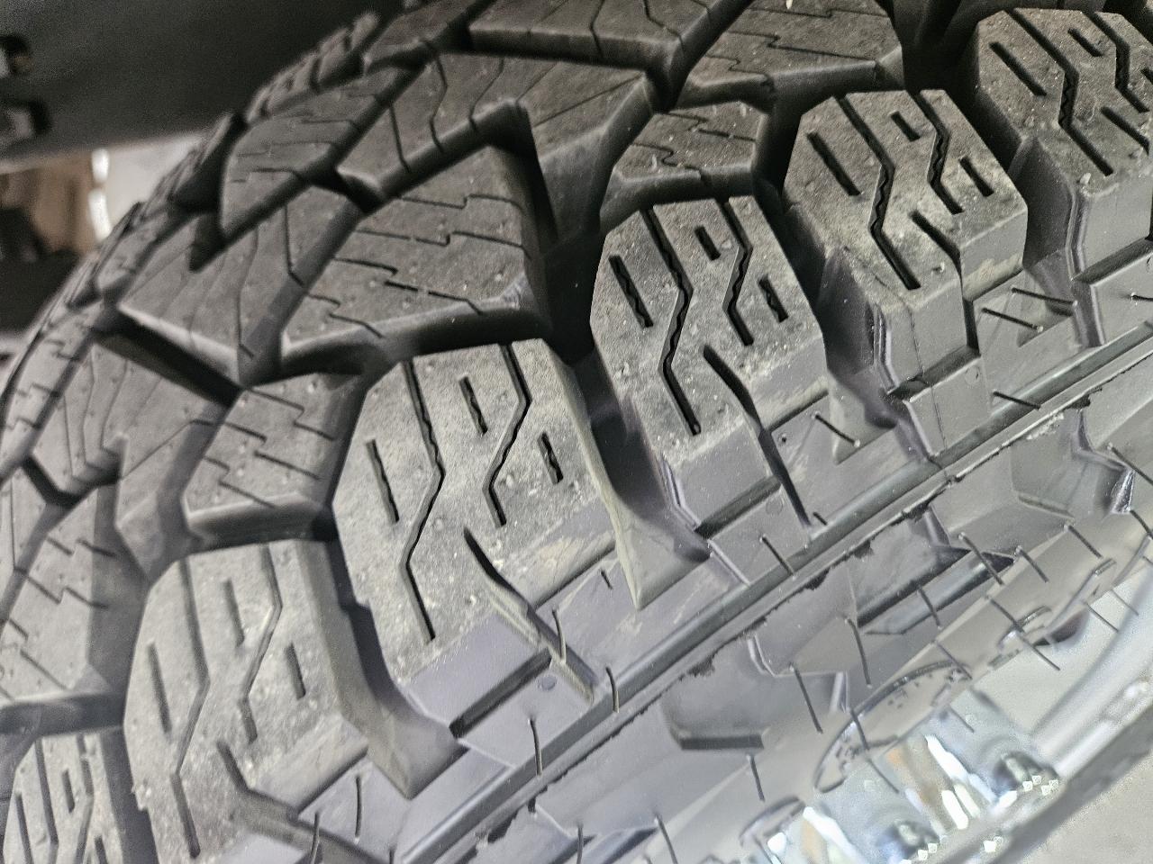 Ford Super Duty F-250 SRW XL 2WD SuperCab 8' Box 2023