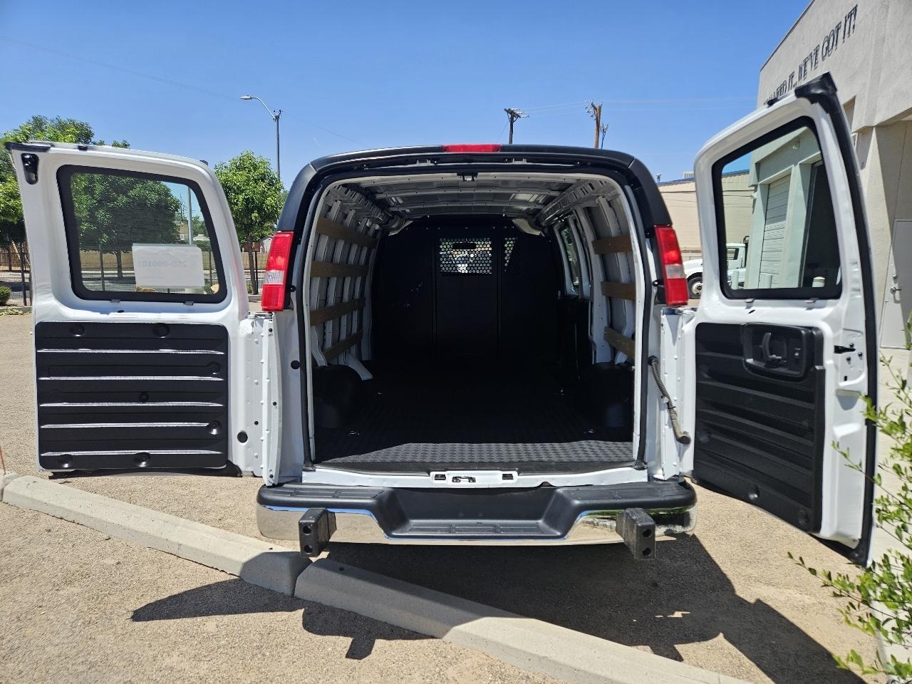Chevrolet Express Cargo Van RWD 2500 135" 2024