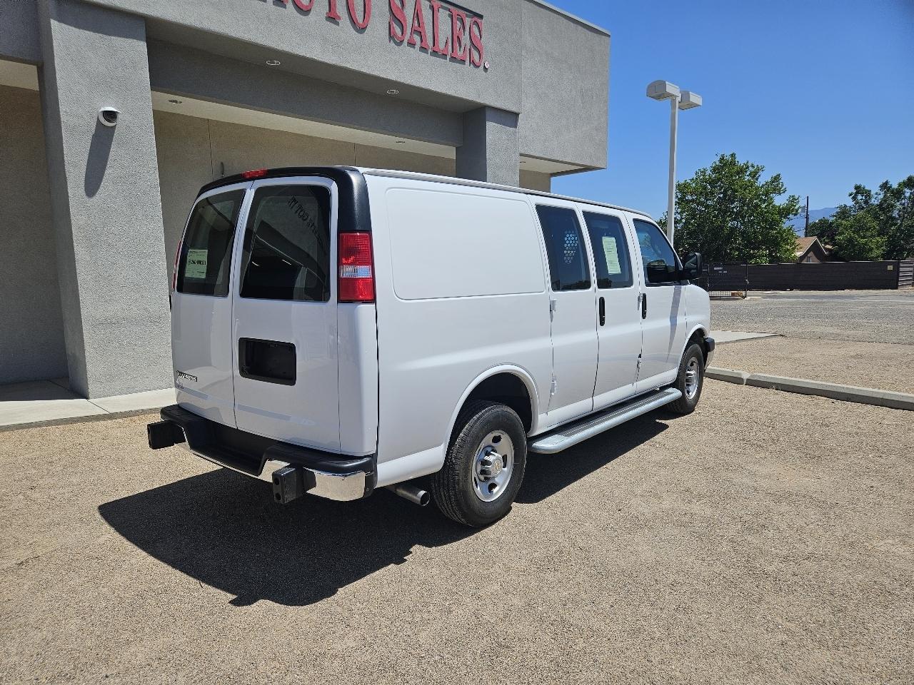 Chevrolet Express Cargo Van RWD 2500 135" 2024