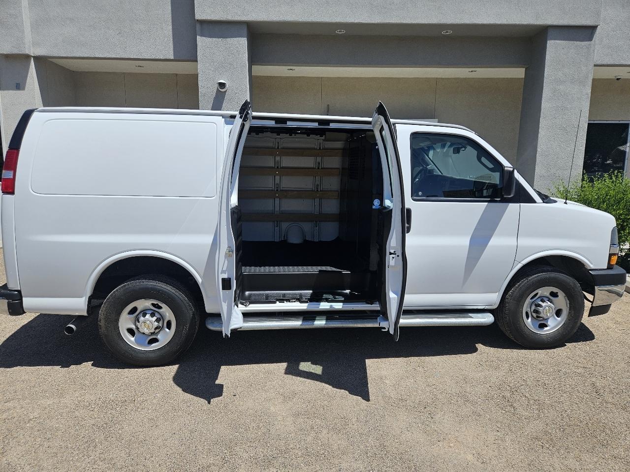 Chevrolet Express Cargo Van RWD 2500 135" 2024
