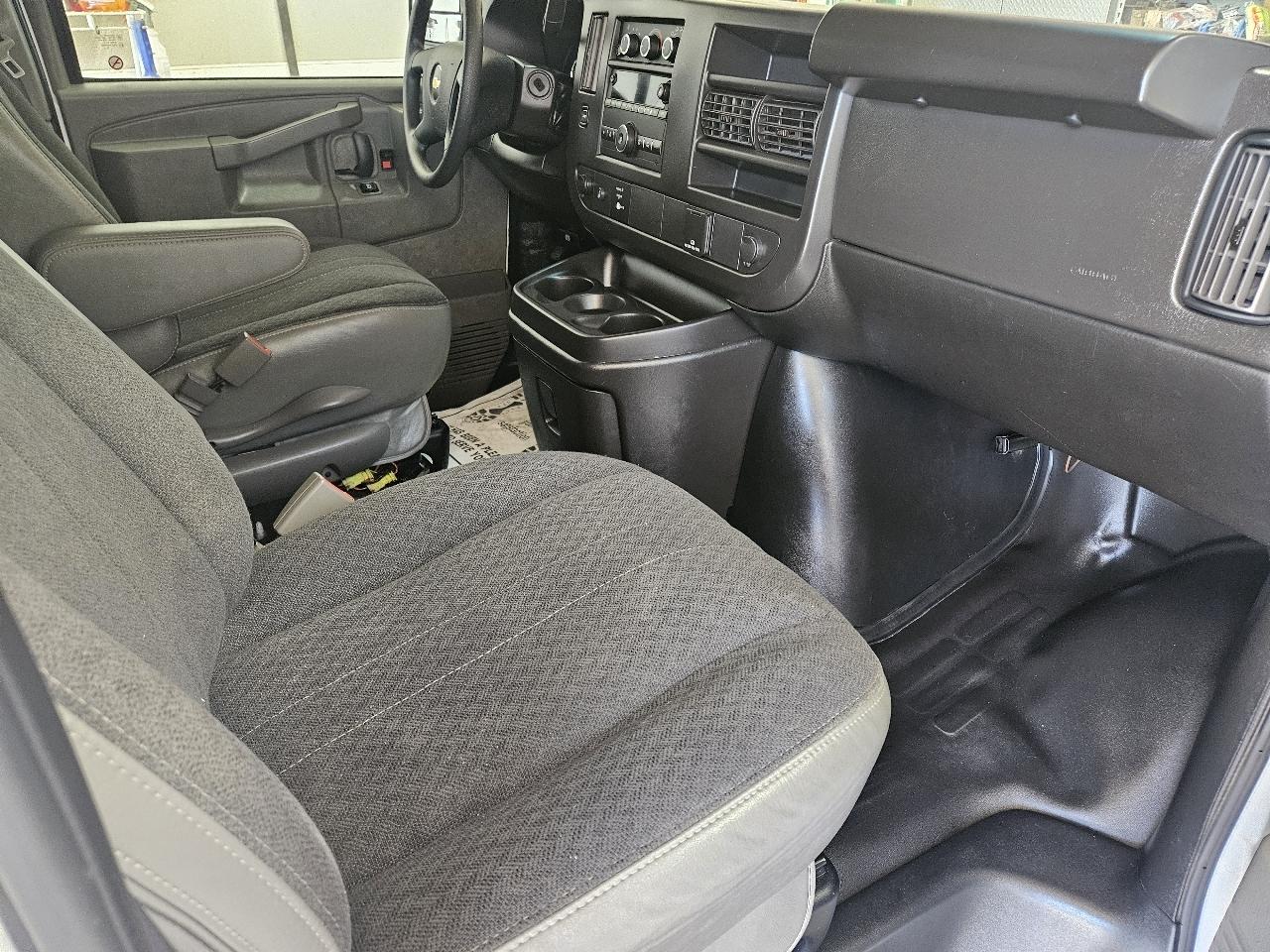Chevrolet Express Cargo Van RWD 2500 135" 2024