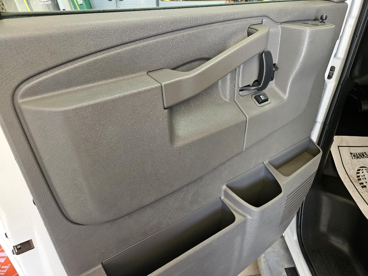 Chevrolet Express Cargo Van RWD 2500 135" 2024