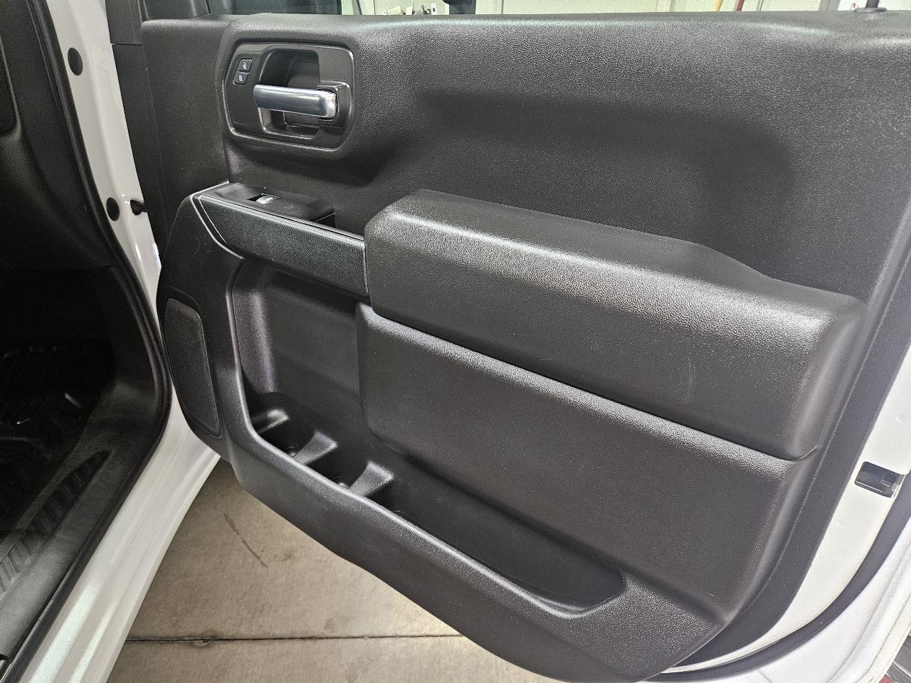Chevrolet Silverado 2500HD 2WD Reg Cab 142" Work Truck 2023