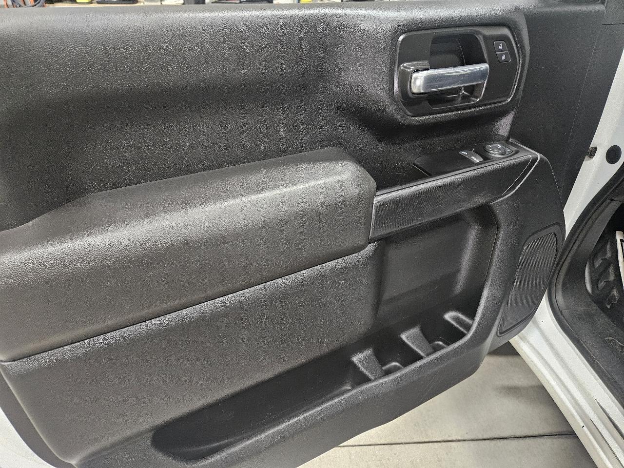 Chevrolet Silverado 2500HD 2WD Reg Cab 142" Work Truck 2023