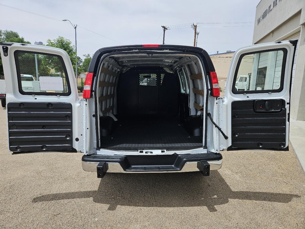 Chevrolet Express Cargo Van RWD 2500 135" 2024