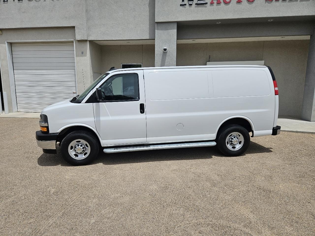 Chevrolet Express Cargo Van RWD 2500 135" 2024