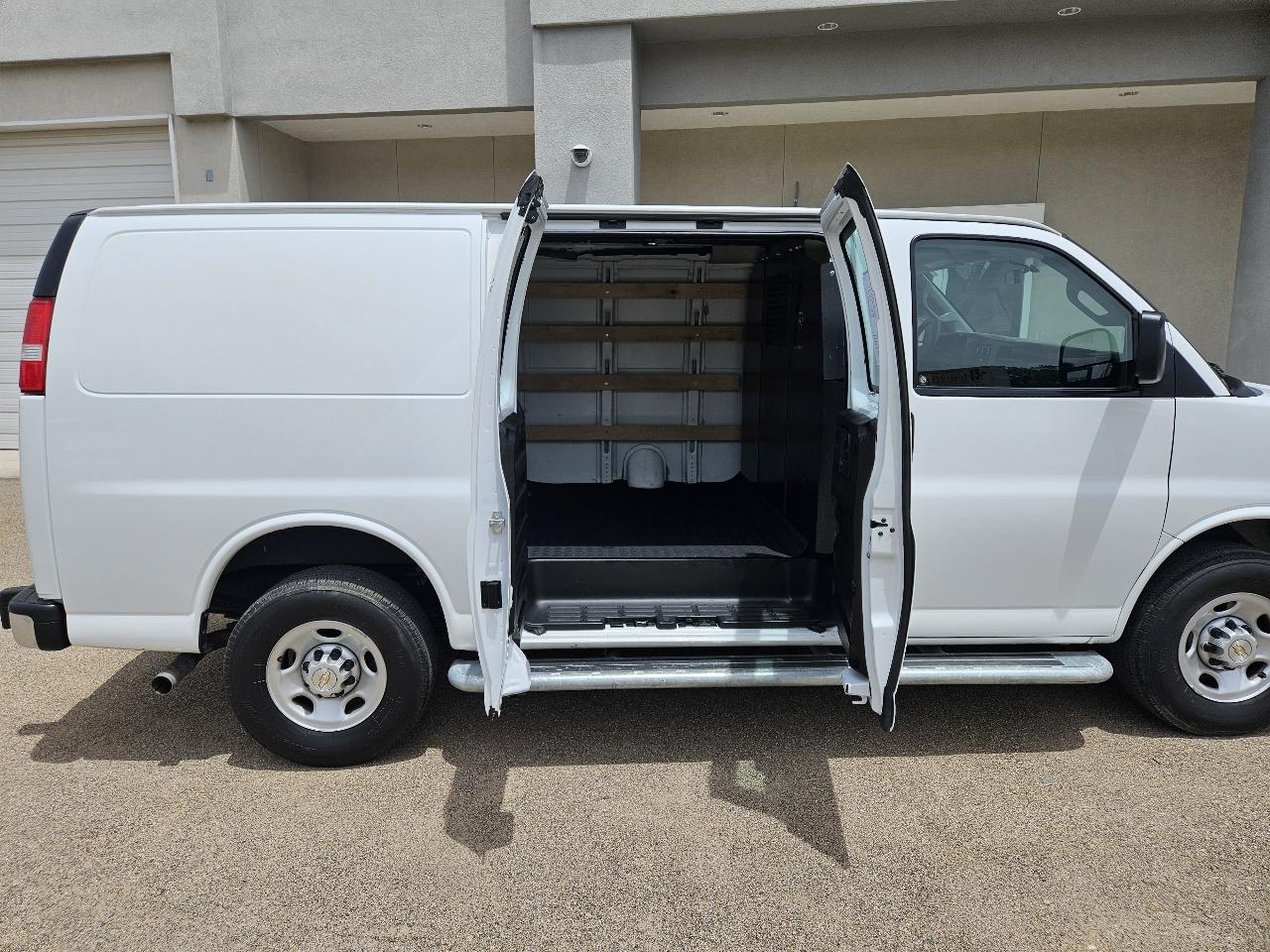 Chevrolet Express Cargo Van RWD 2500 135" 2024