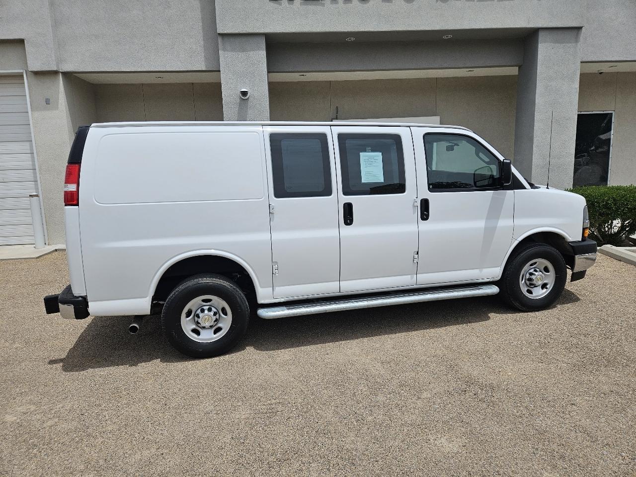 Chevrolet Express Cargo Van RWD 2500 135" 2024