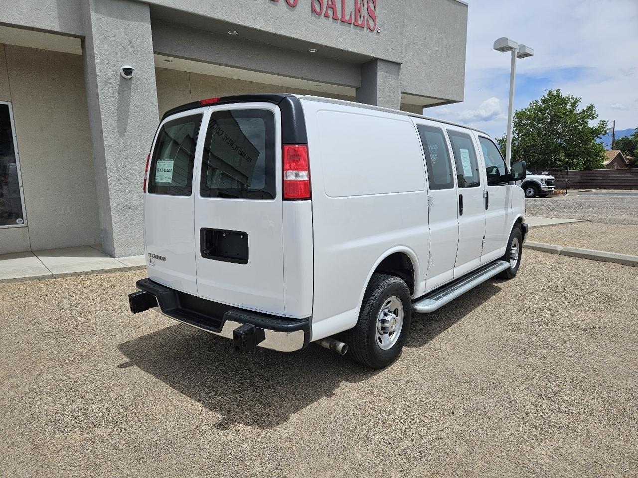 Chevrolet Express Cargo Van RWD 2500 135" 2024