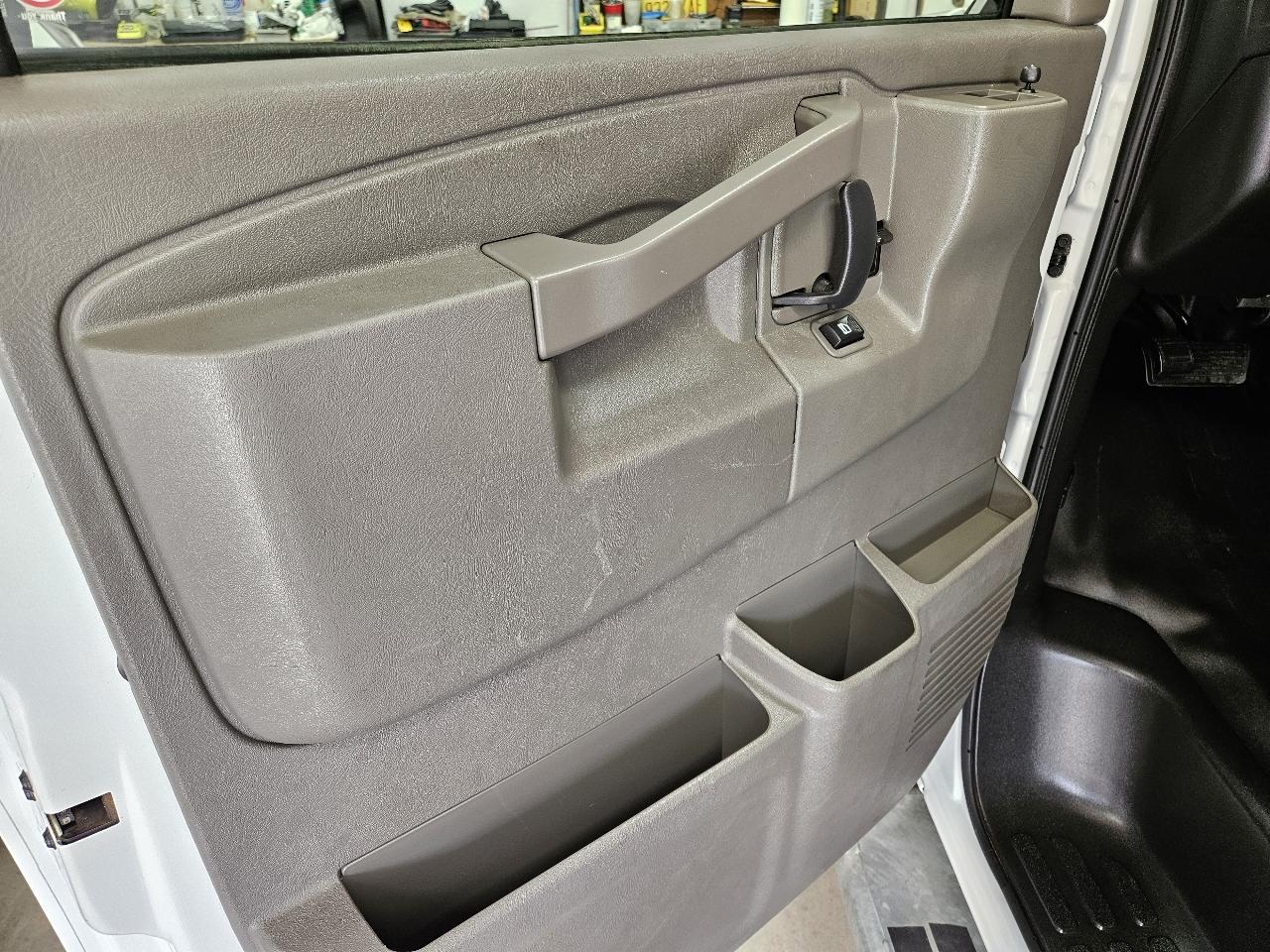 Chevrolet Express Cargo Van RWD 2500 135" 2024