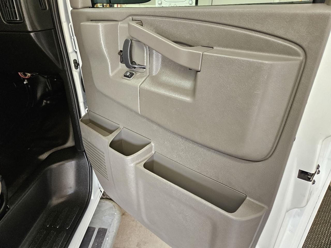 Chevrolet Express Cargo Van RWD 2500 135" 2024