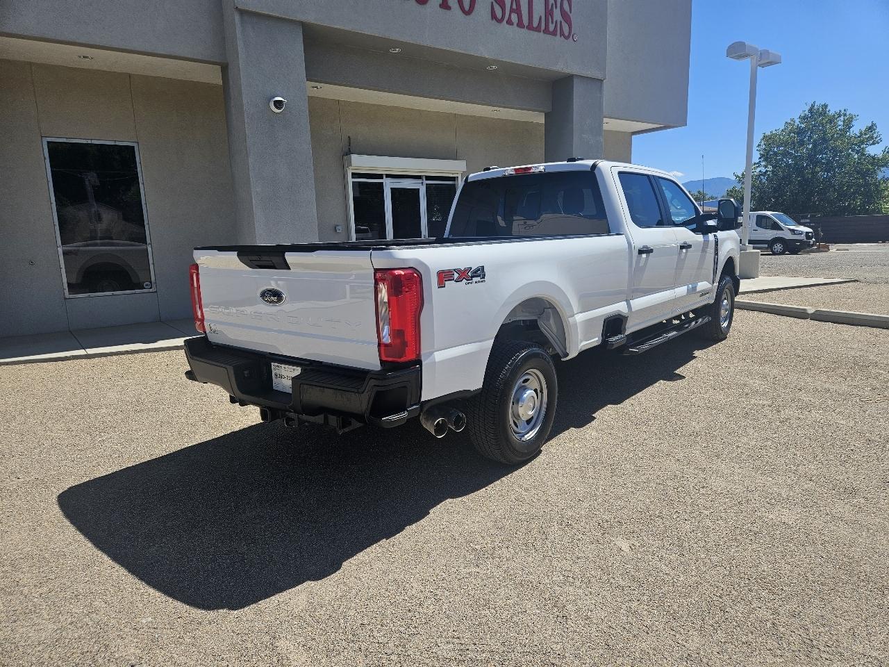 Ford Super Duty F-250 SRW XL 4WD Crew Cab 8' Box 2025