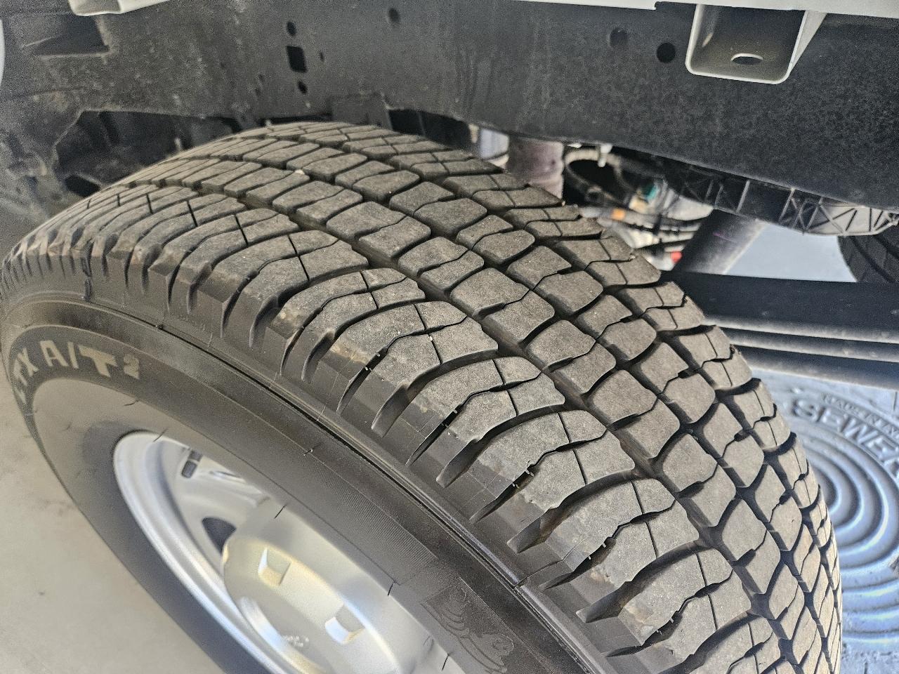 Ford Super Duty F-250 SRW XL 4WD Crew Cab 8' Box 2025