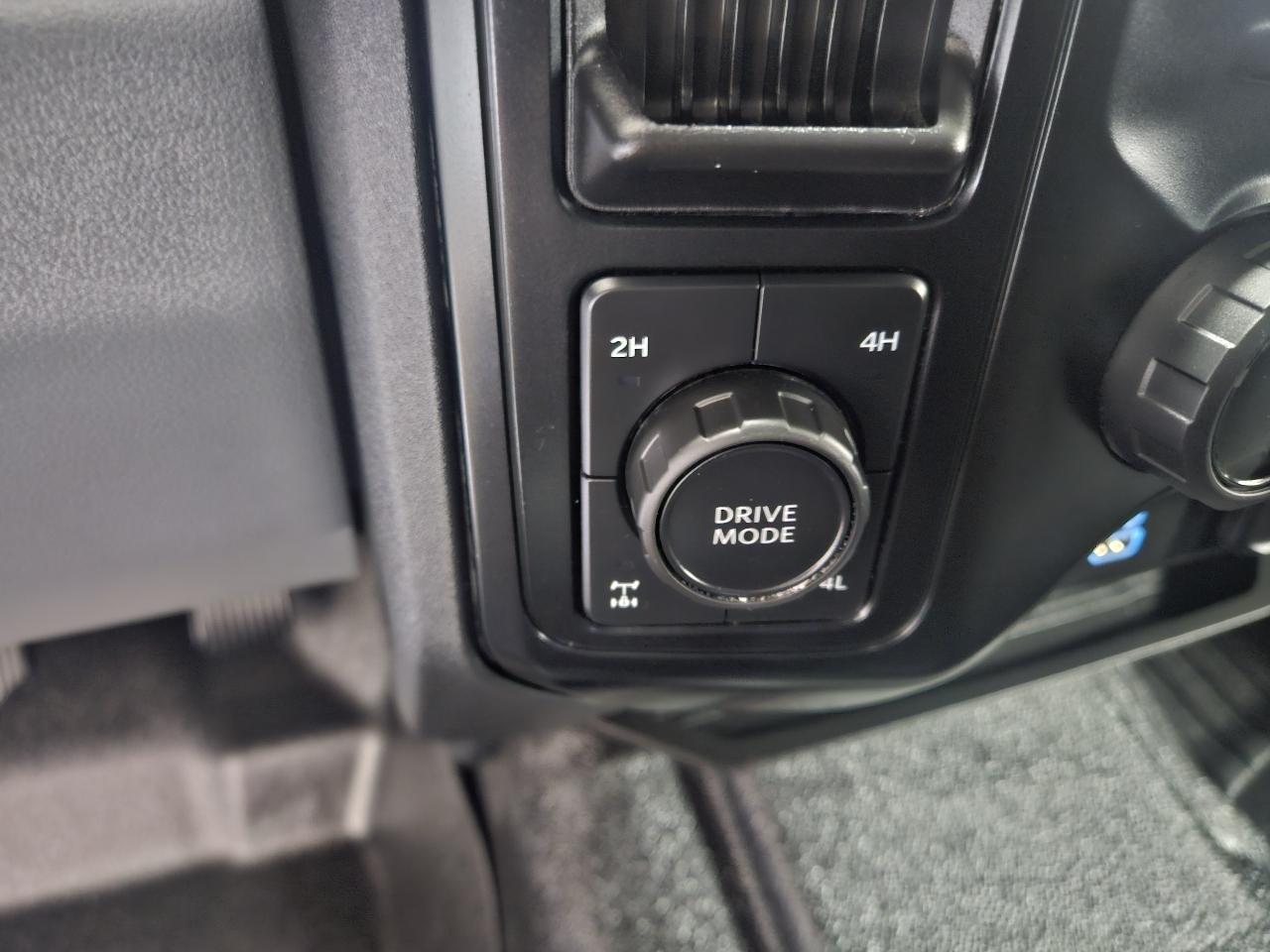 Ford Super Duty F-250 SRW XL 4WD Crew Cab 8' Box 2025