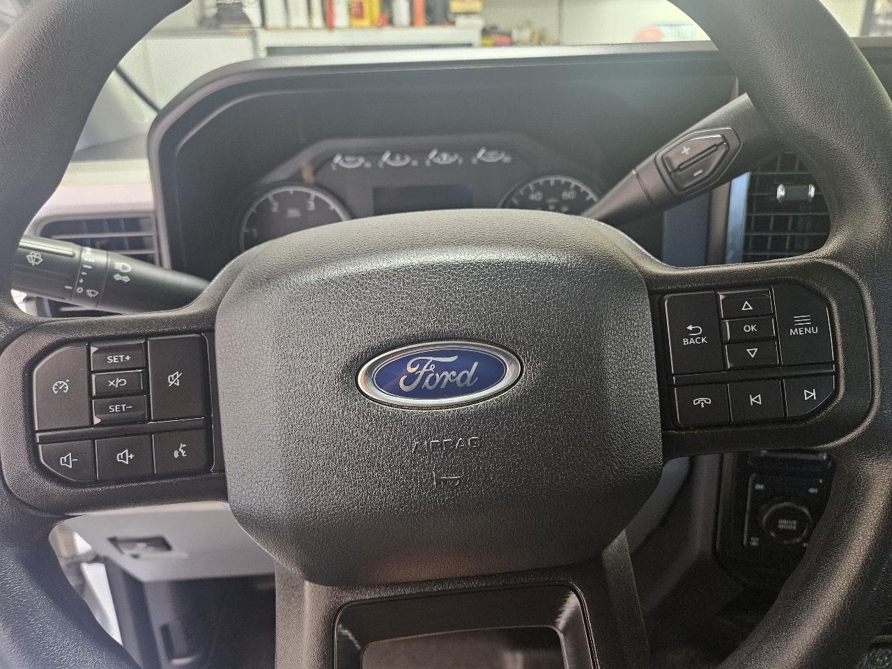 Ford Super Duty F-250 SRW XL 4WD Crew Cab 8' Box 2025