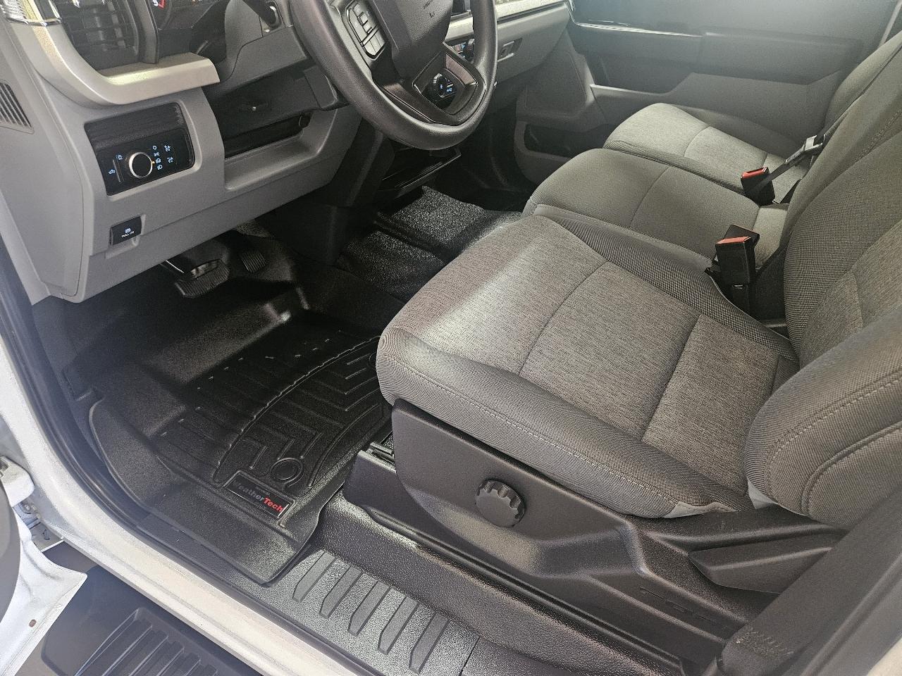 Ford Super Duty F-250 SRW XL 4WD Crew Cab 8' Box 2025