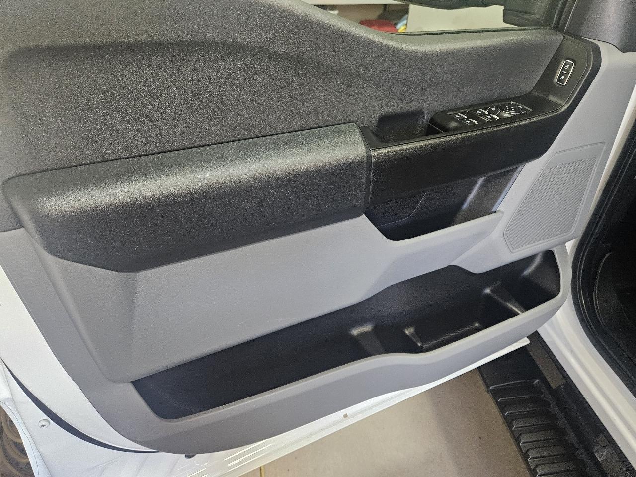 Ford Super Duty F-250 SRW XL 4WD Crew Cab 8' Box 2025