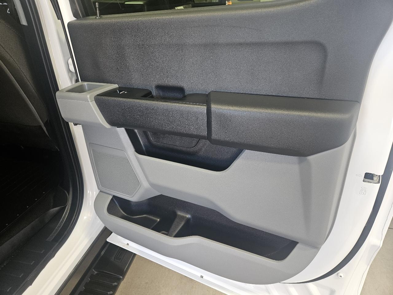 Ford Super Duty F-250 SRW XL 4WD Crew Cab 8' Box 2025