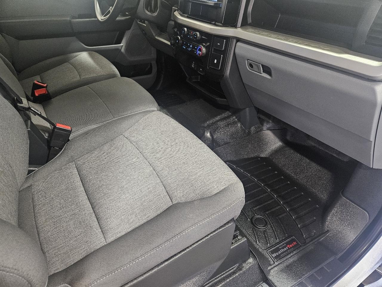 Ford Super Duty F-250 SRW XL 4WD Crew Cab 8' Box 2025