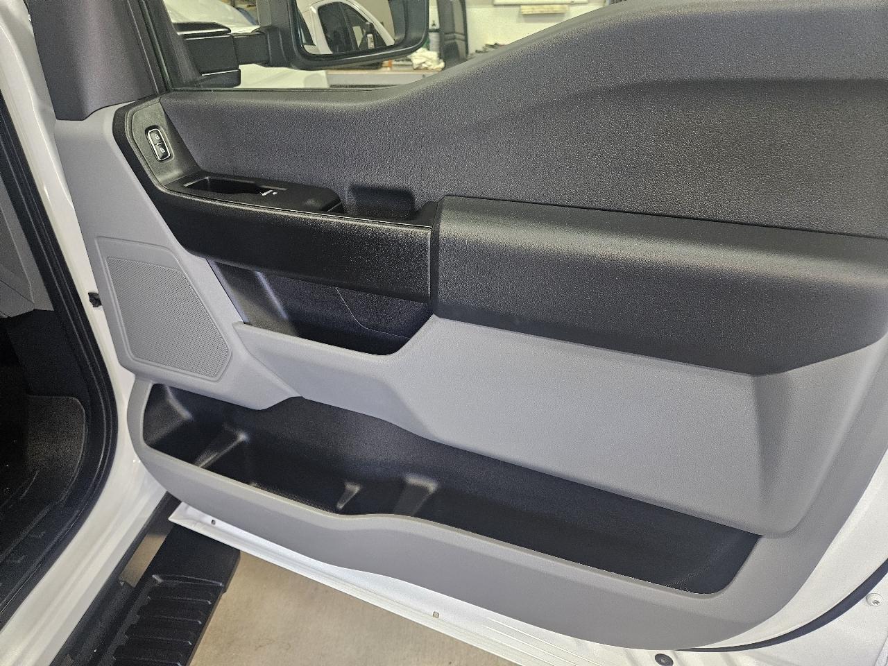 Ford Super Duty F-250 SRW XL 4WD Crew Cab 8' Box 2025