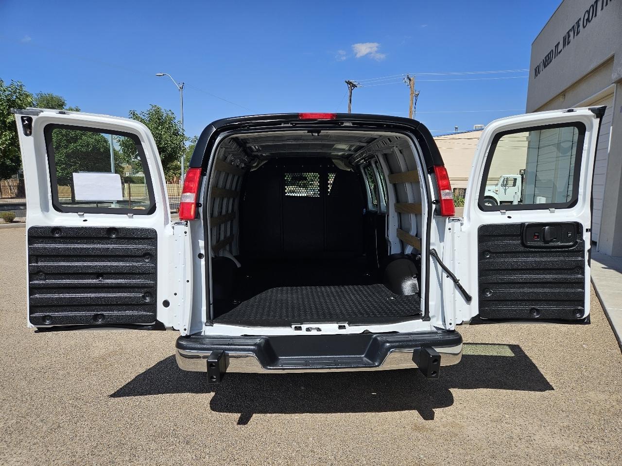 Chevrolet Express Cargo Van RWD 2500 135" 2025