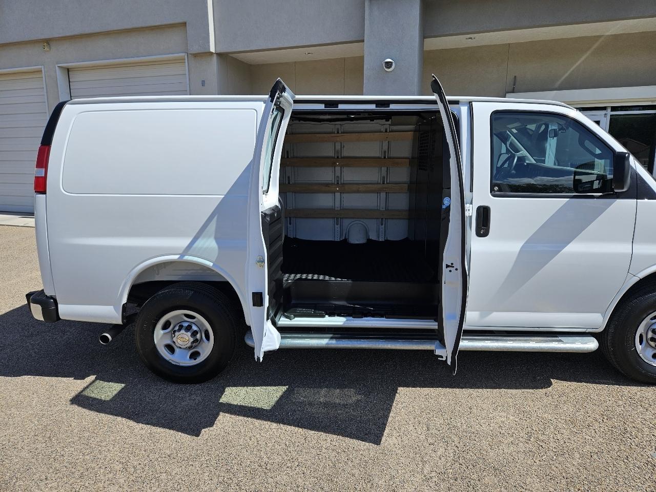 Chevrolet Express Cargo Van RWD 2500 135" 2025