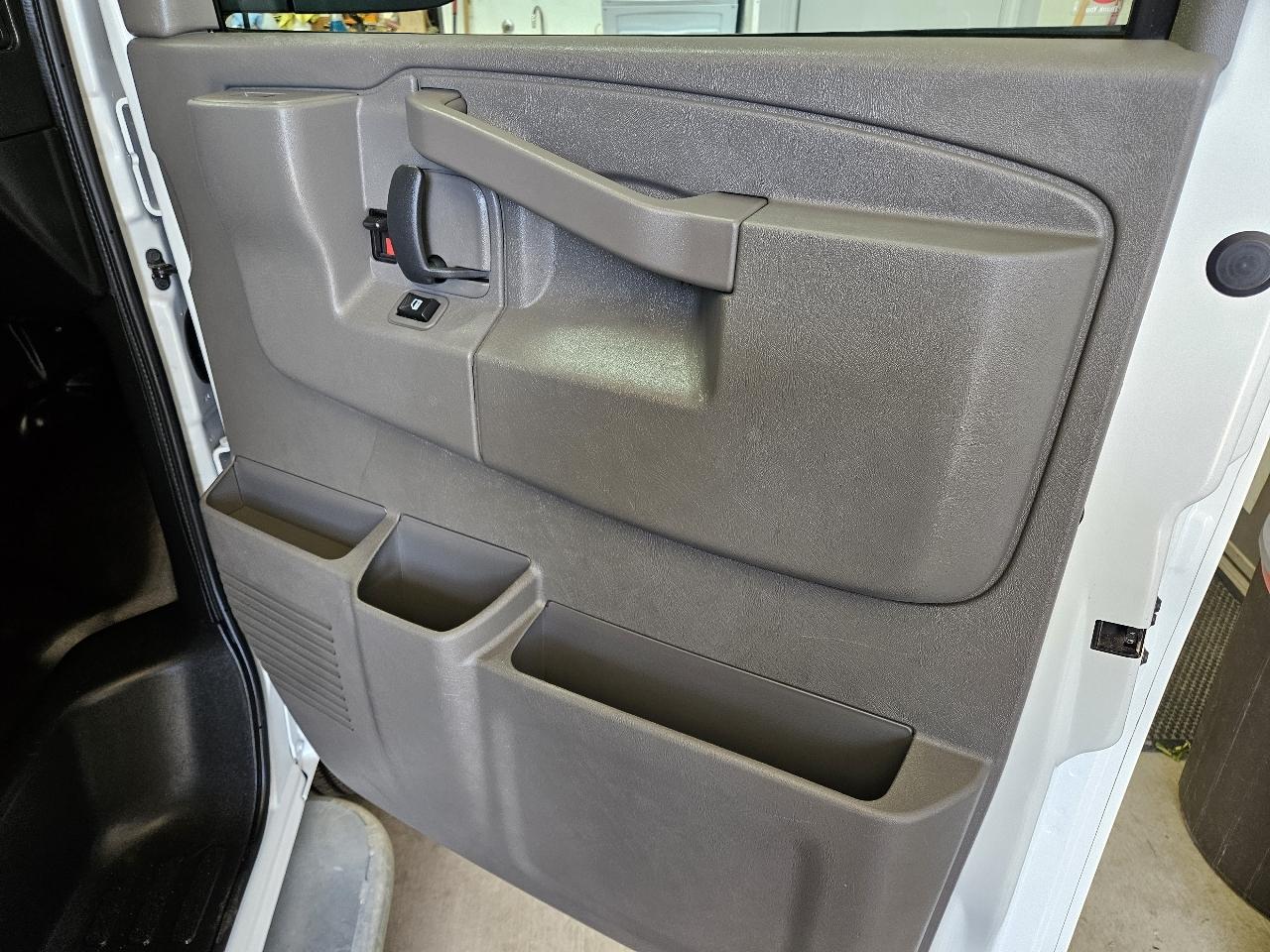 Chevrolet Express Cargo Van RWD 2500 135" 2025