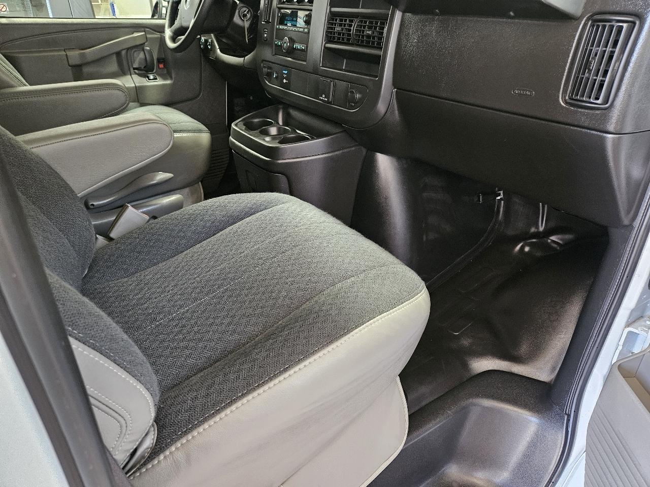 Chevrolet Express Cargo Van RWD 2500 135" 2025