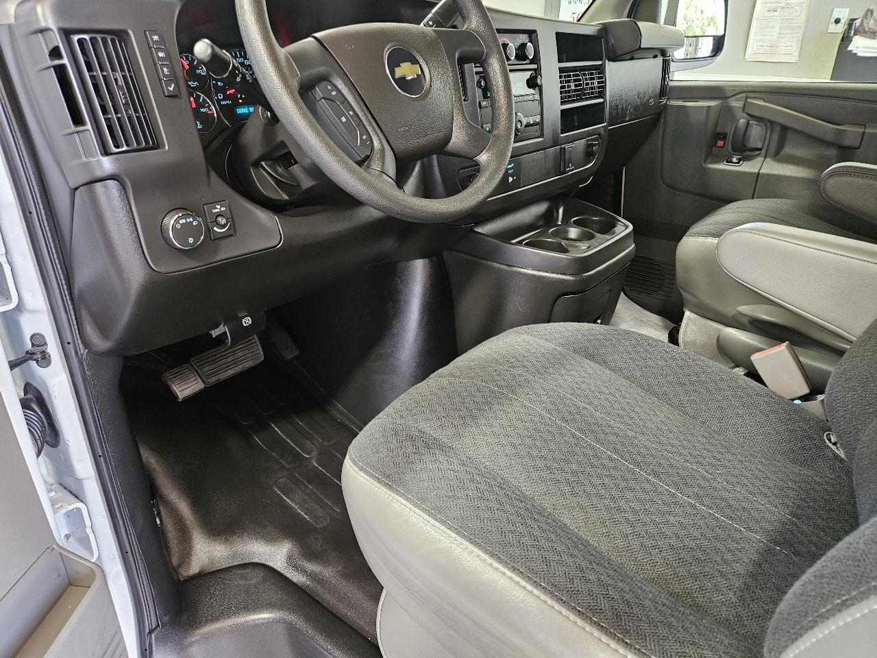 Chevrolet Express Cargo Van RWD 2500 135" 2025