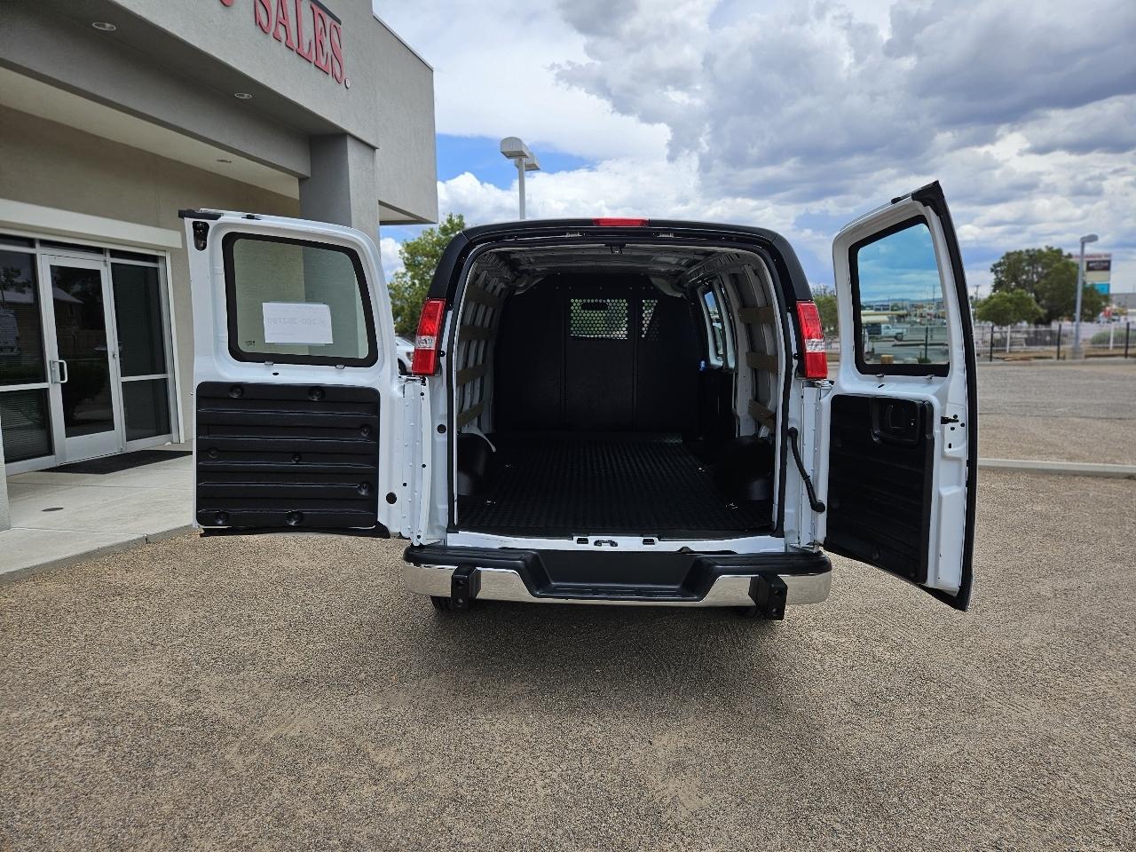 Chevrolet Express Cargo Van RWD 2500 135" 2025