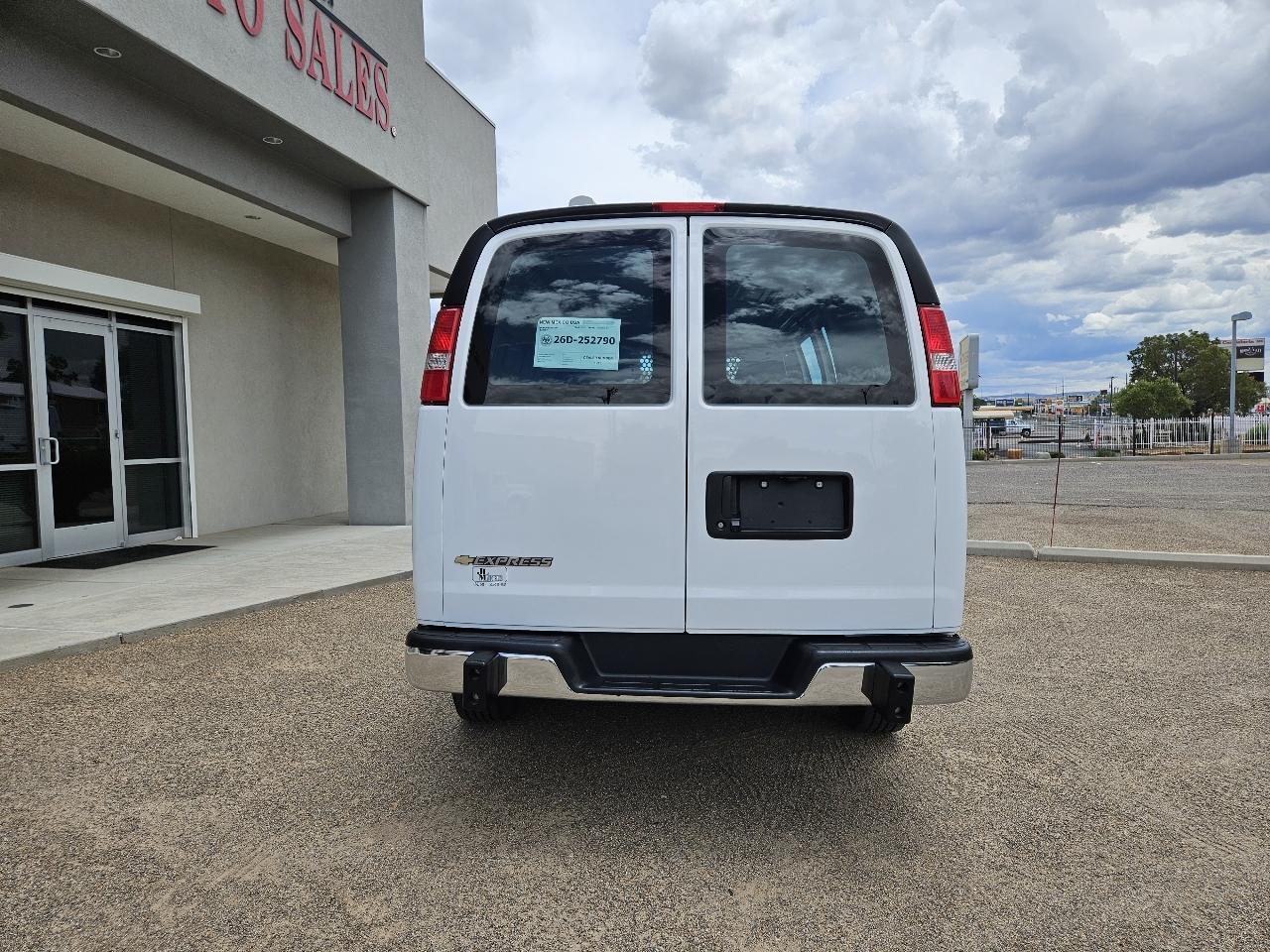 Chevrolet Express Cargo Van RWD 2500 135" 2025
