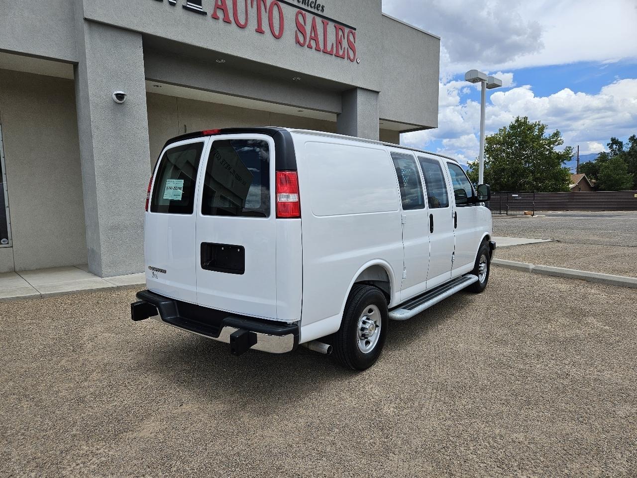 Chevrolet Express Cargo Van RWD 2500 135" 2025