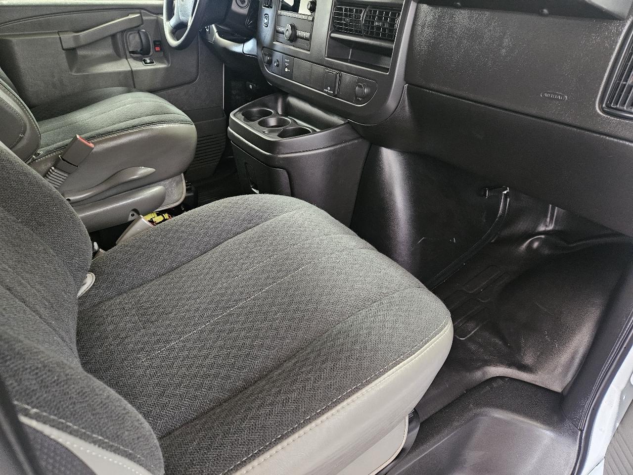 Chevrolet Express Cargo Van RWD 2500 135" 2025