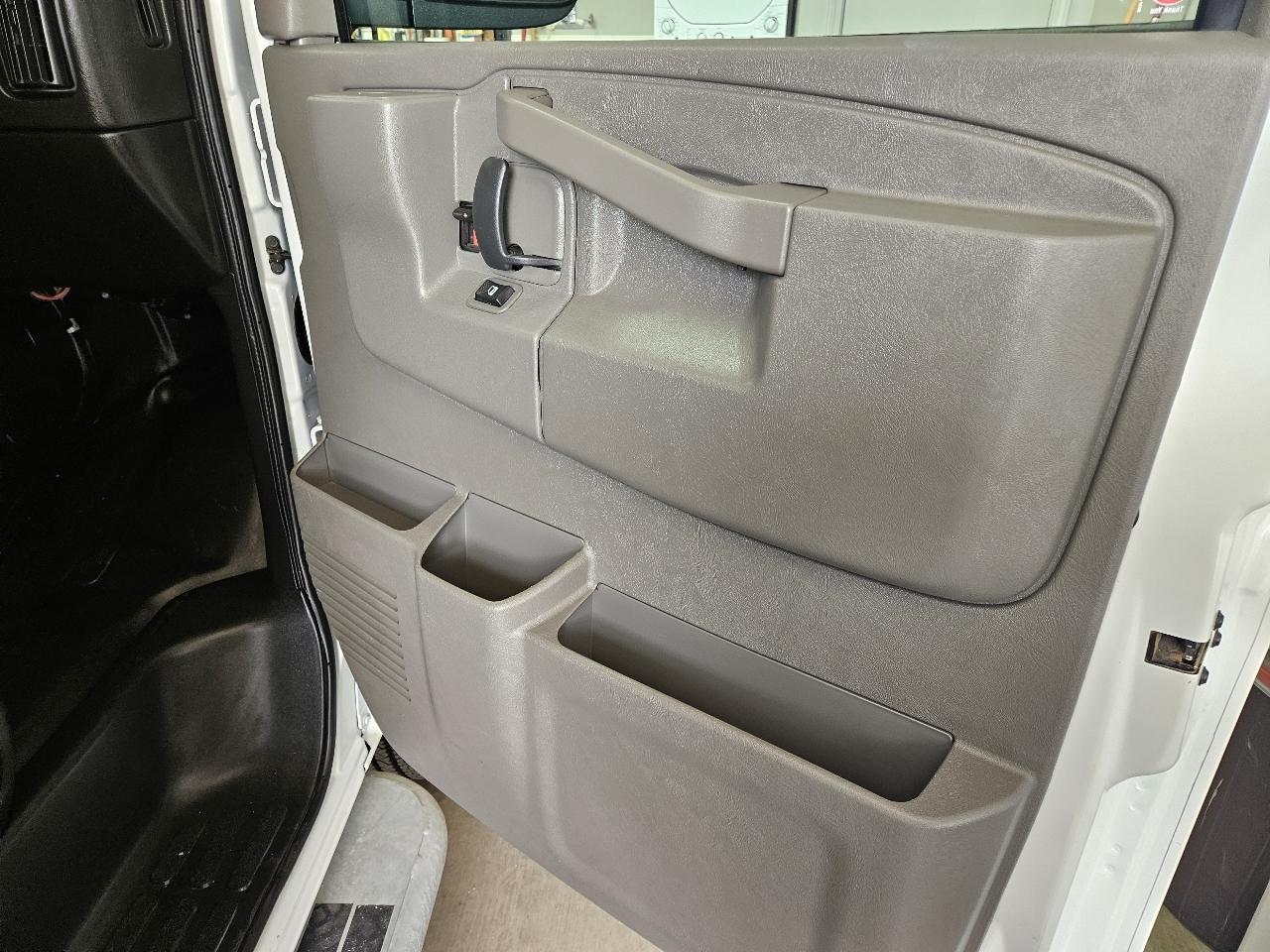 Chevrolet Express Cargo Van RWD 2500 135" 2025