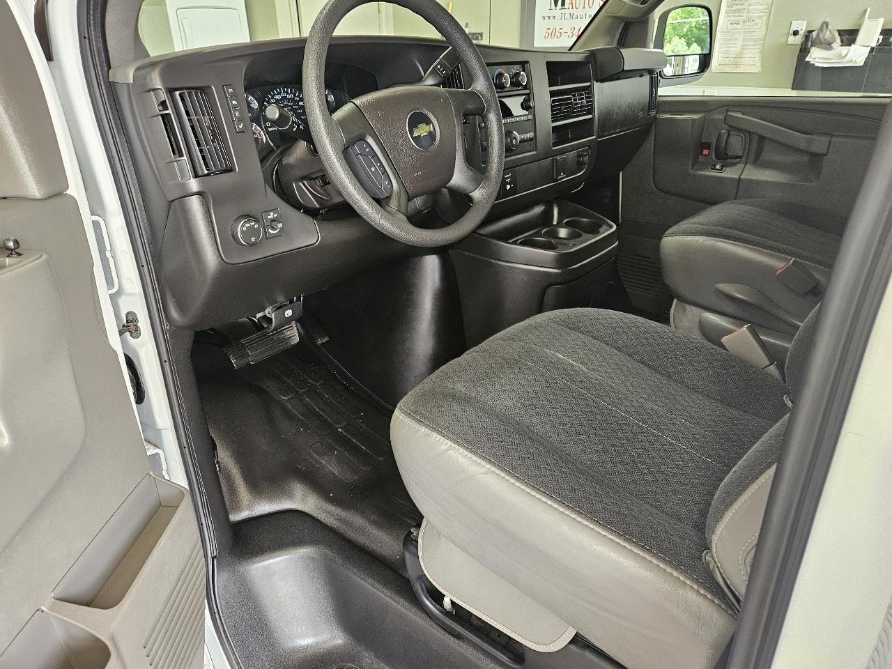 Chevrolet Express Cargo Van RWD 2500 135" 2025