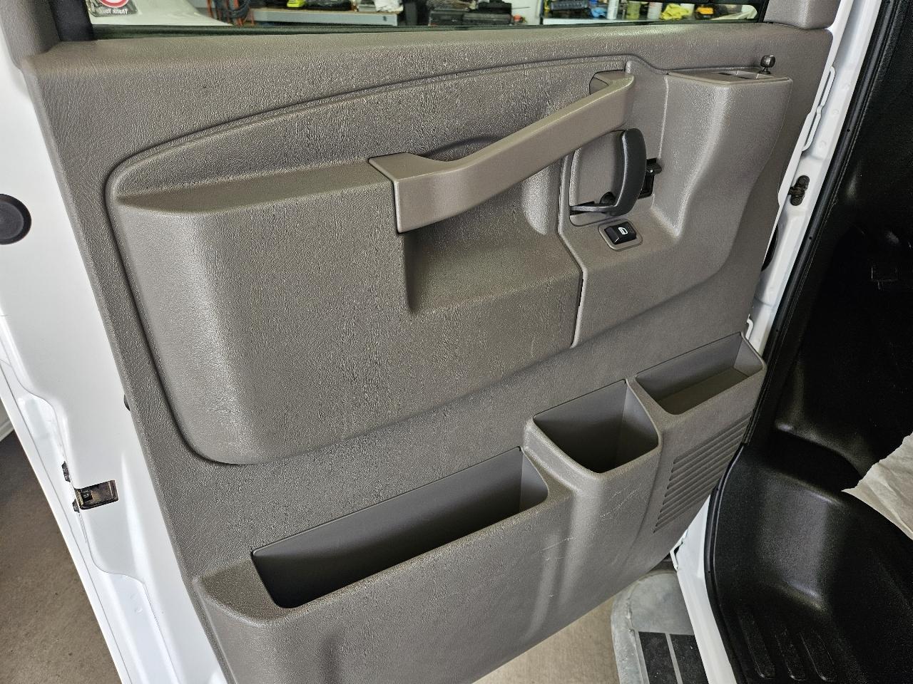 Chevrolet Express Cargo Van RWD 2500 135" 2025