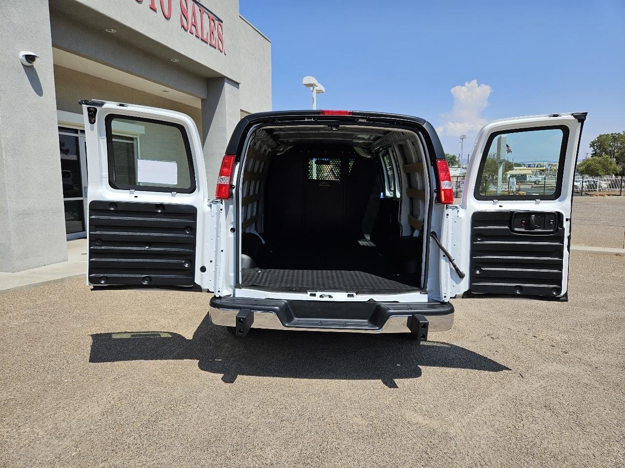 GMC Savana Cargo Van RWD 2500 135" 2025