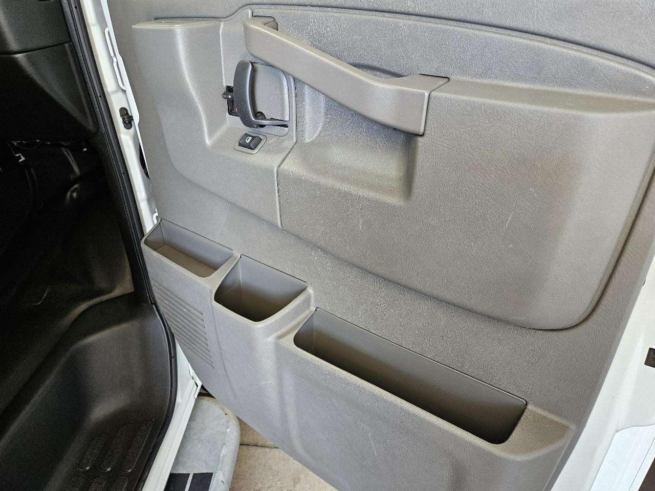 GMC Savana Cargo Van RWD 2500 135" 2025