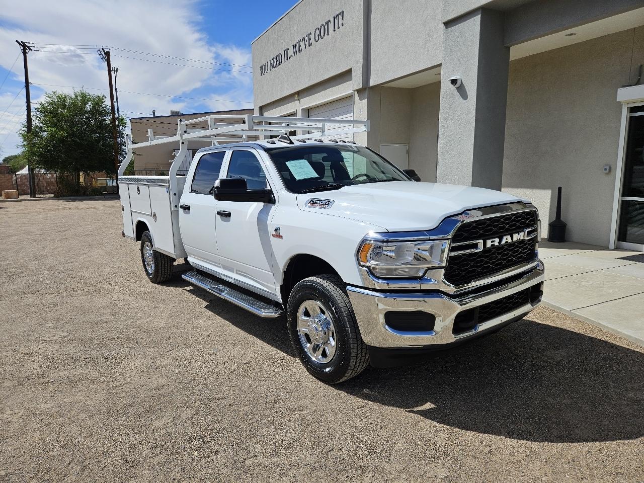 RAM 2500 Tradesman 4x4 Crew Cab 8' Box 2022
