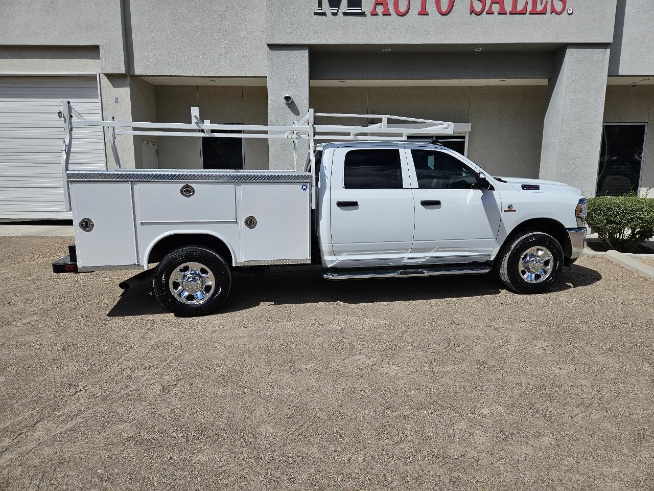 RAM 2500 Tradesman 4x4 Crew Cab 8' Box 2022