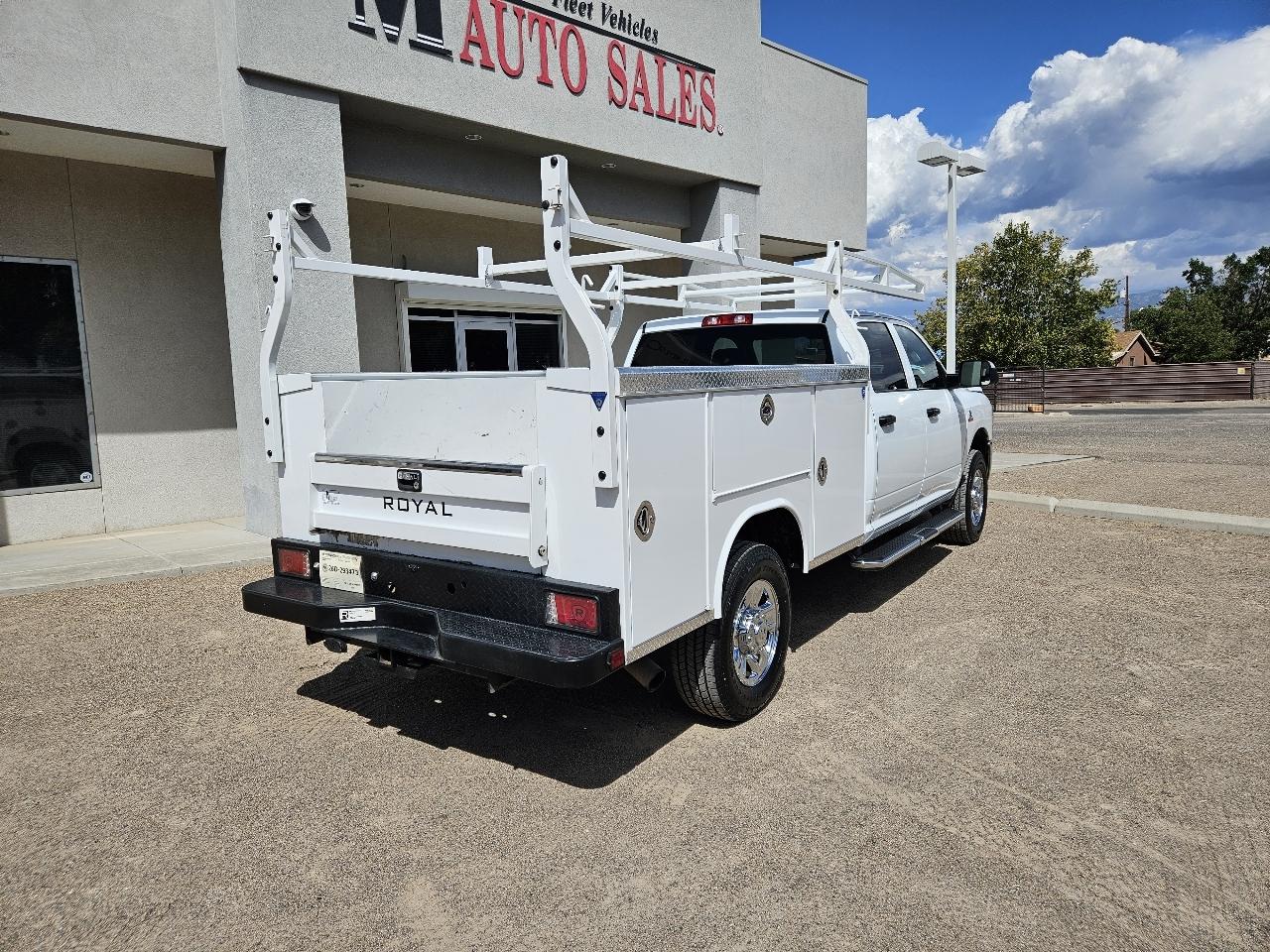 RAM 2500 Tradesman 4x4 Crew Cab 8' Box 2022