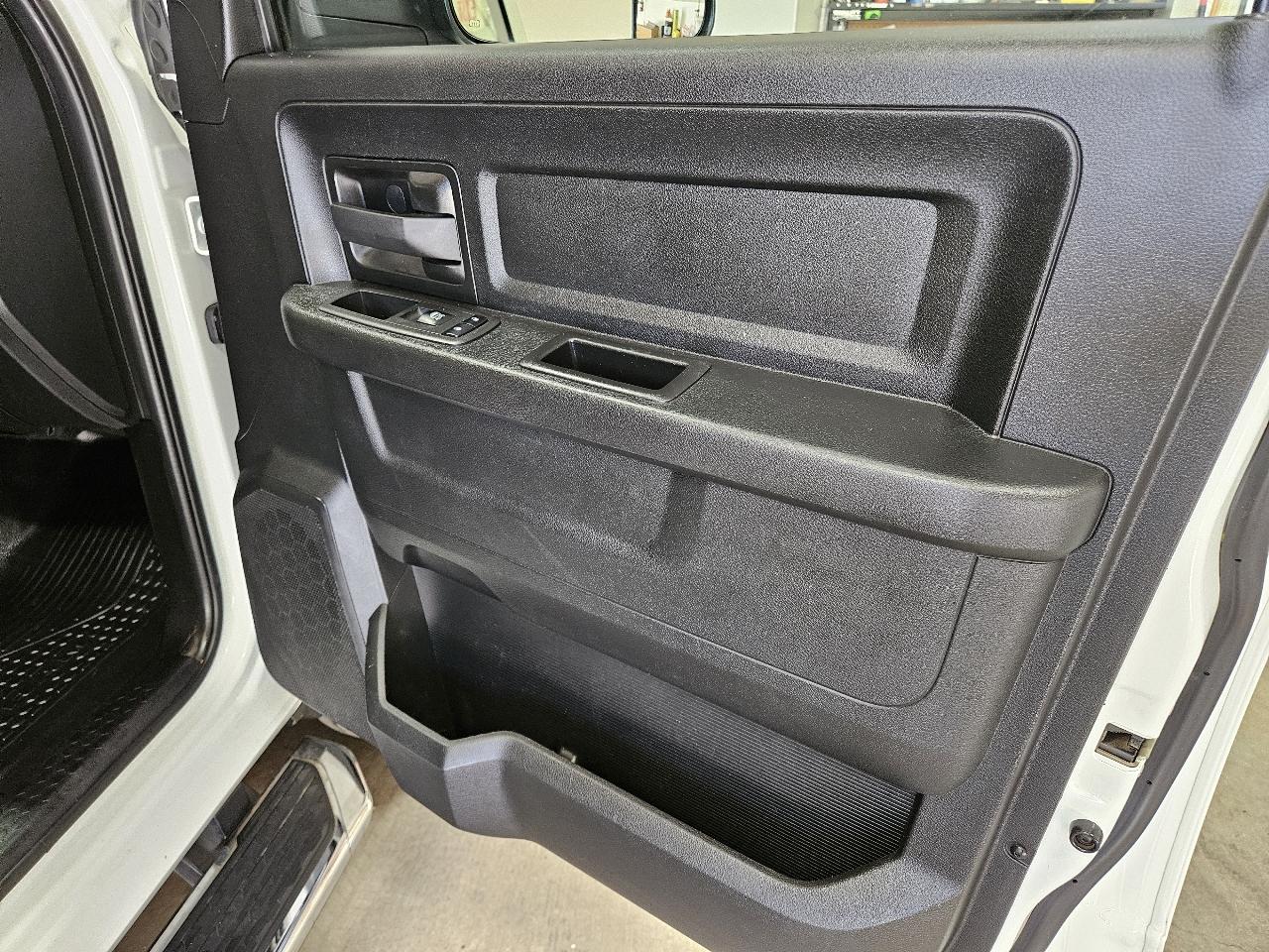 RAM 2500 Tradesman 4x4 Crew Cab 8' Box 2022