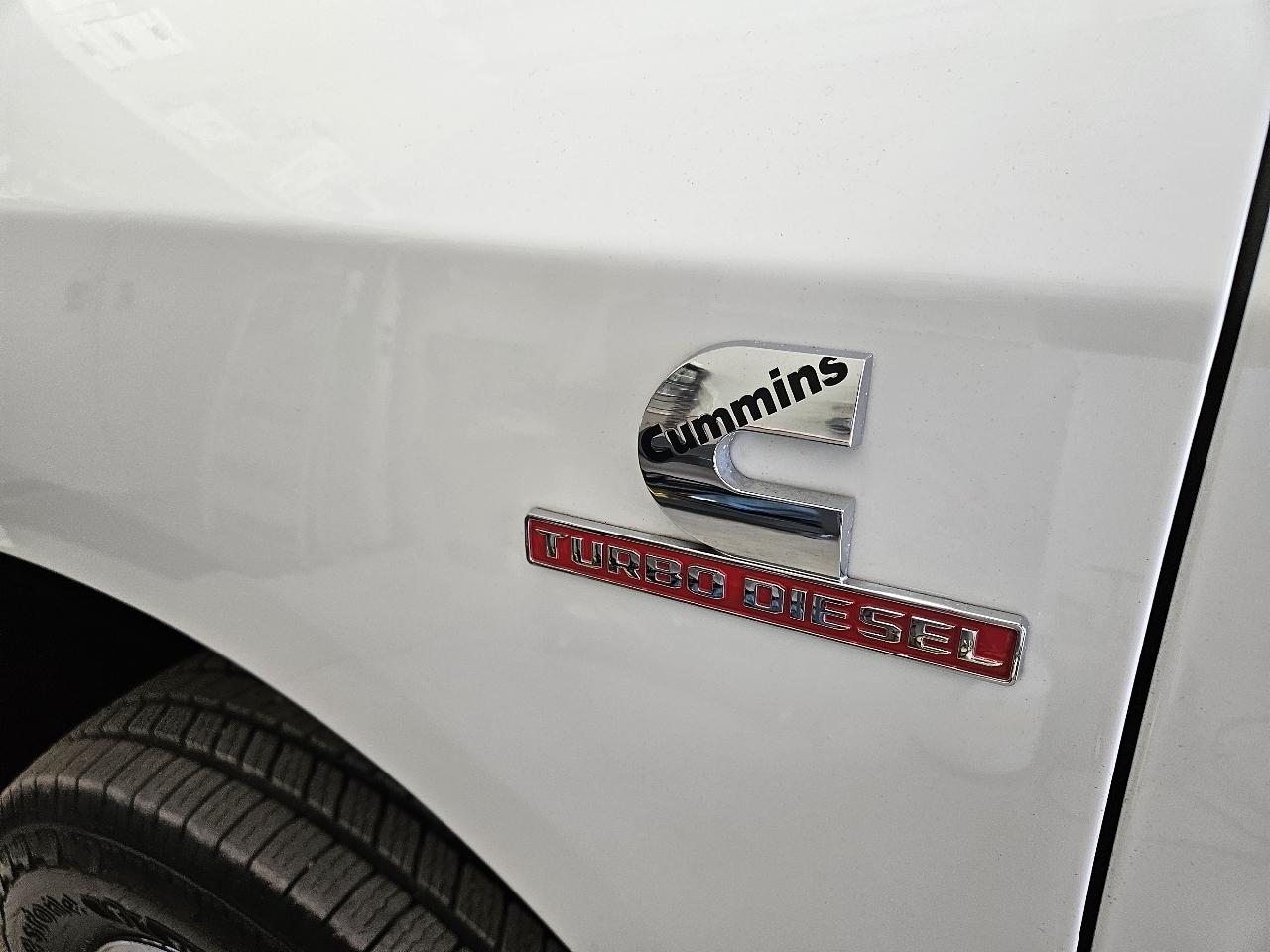 RAM 2500 Tradesman 4x4 Crew Cab 8' Box 2022