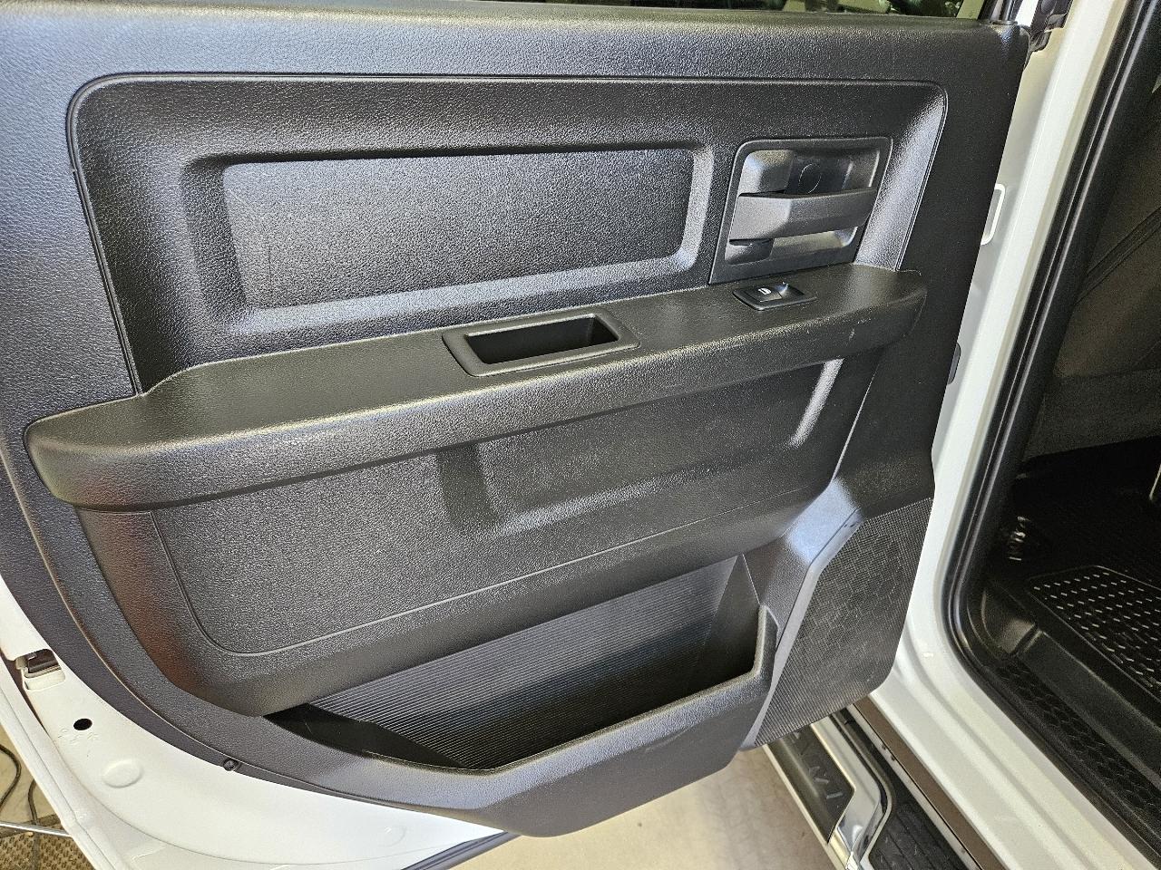 RAM 2500 Tradesman 4x4 Crew Cab 8' Box 2022